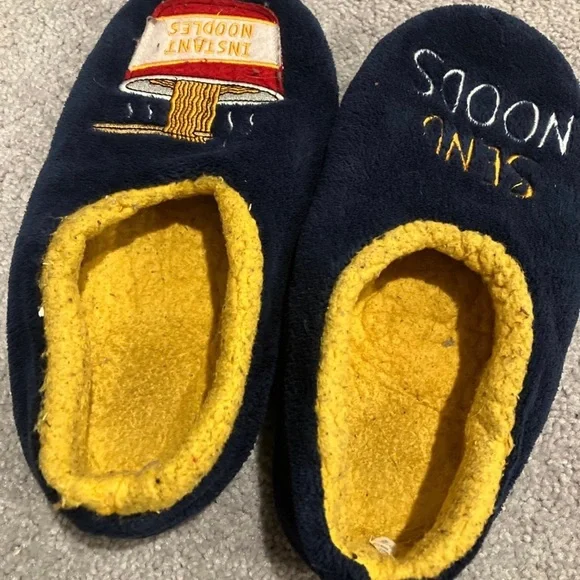 Noodle Slippers Size Large - Picture 3 of 5
